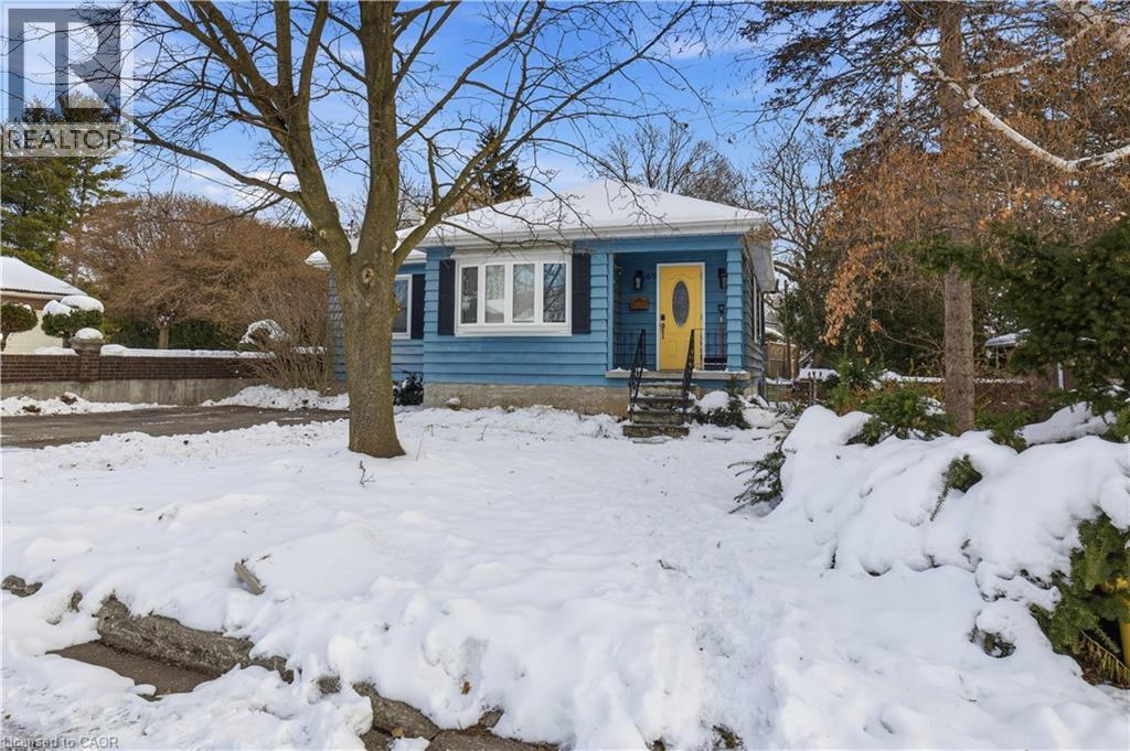 69 LOWREY Avenue N, Cambridge