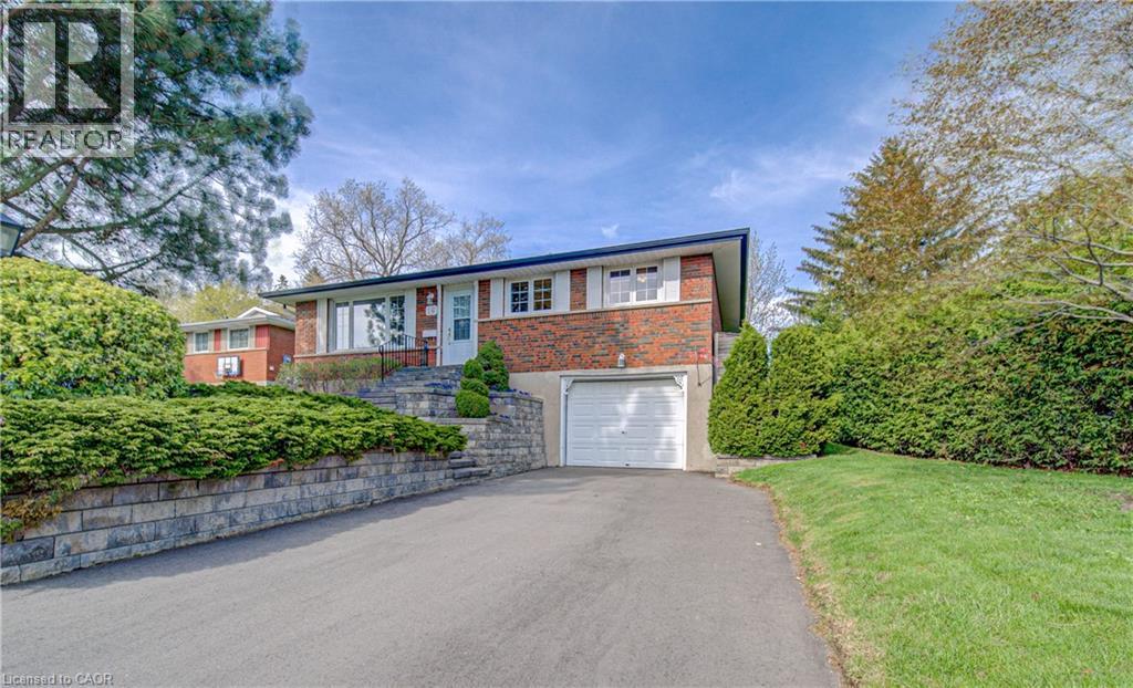 16 CENTENNIAL Crescent, New Hamburg