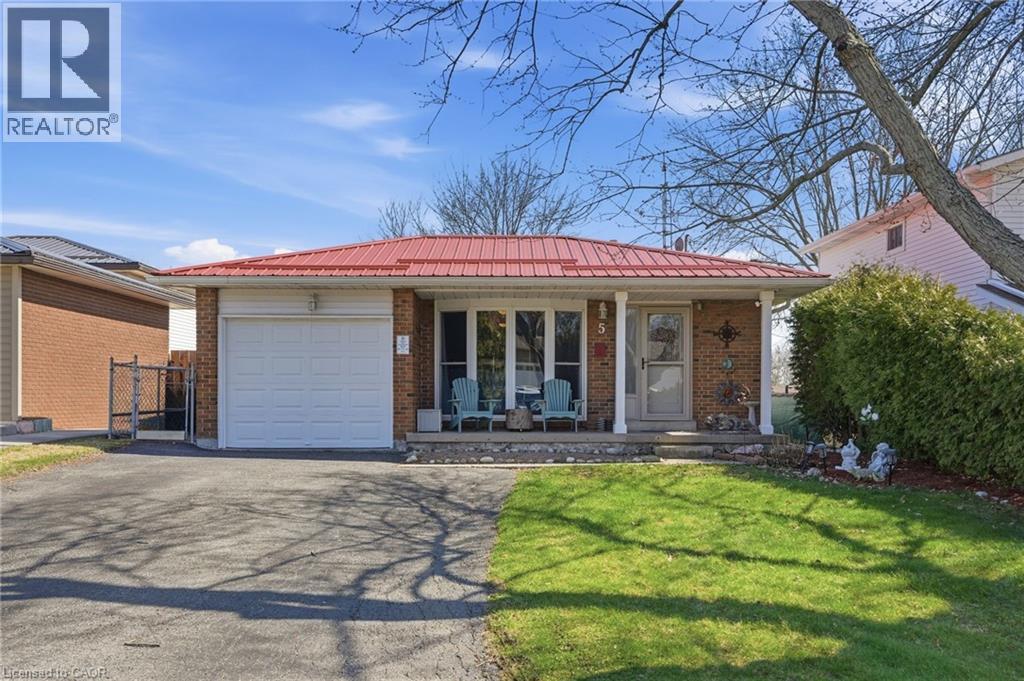 5 BARTON Street, Cayuga