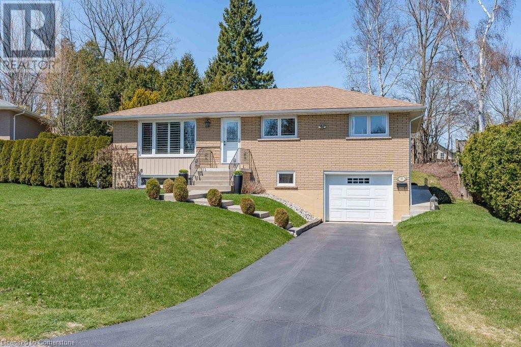77 HILL CREST, Ancaster
