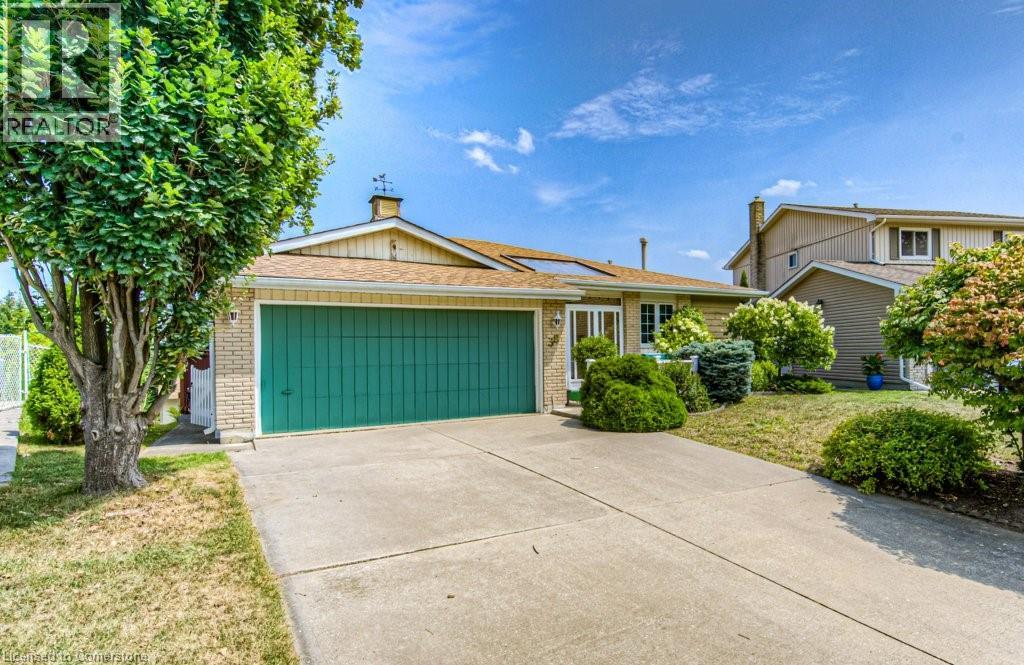 38 CHARNWOOD Court, Kitchener