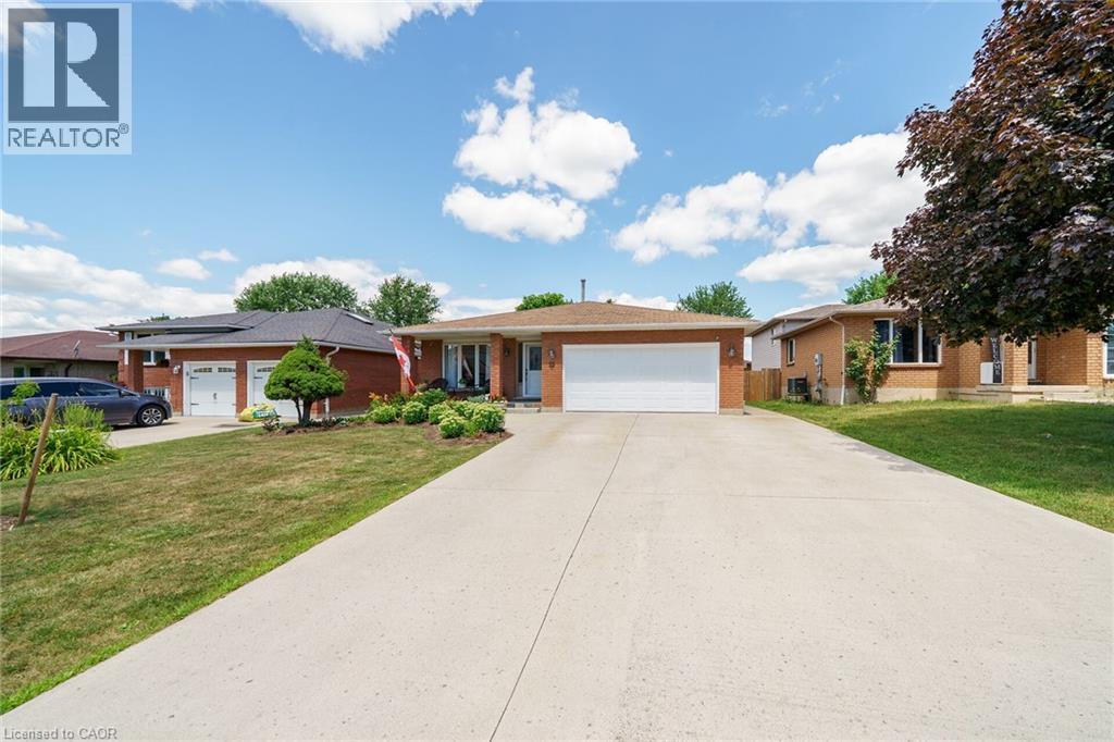 25 COUNTRY CLUB Road, Cayuga