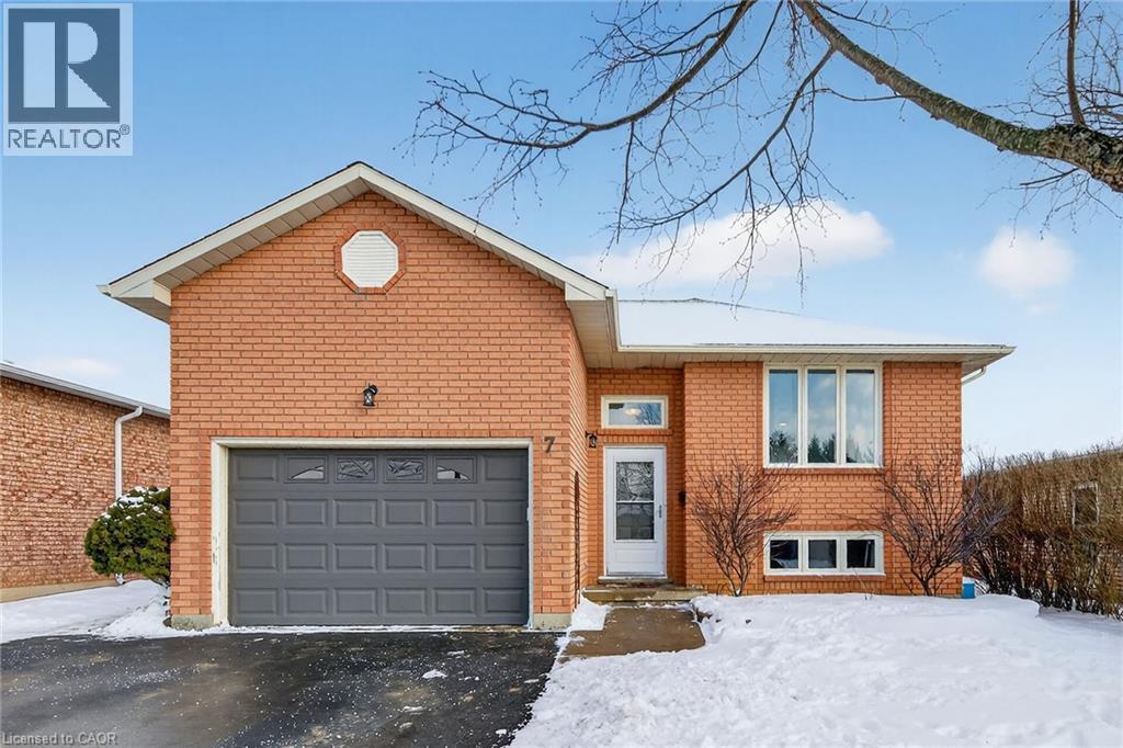 7 COUNTRY CLUB Road, Cayuga