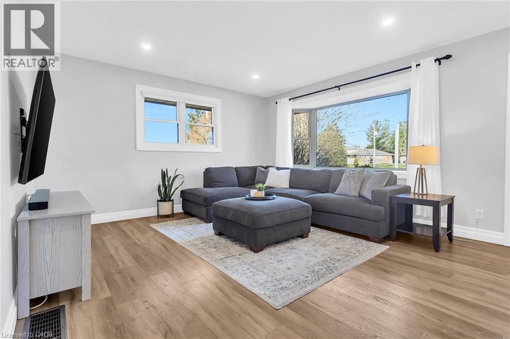 868 GROSVENOR Street, Woodstock