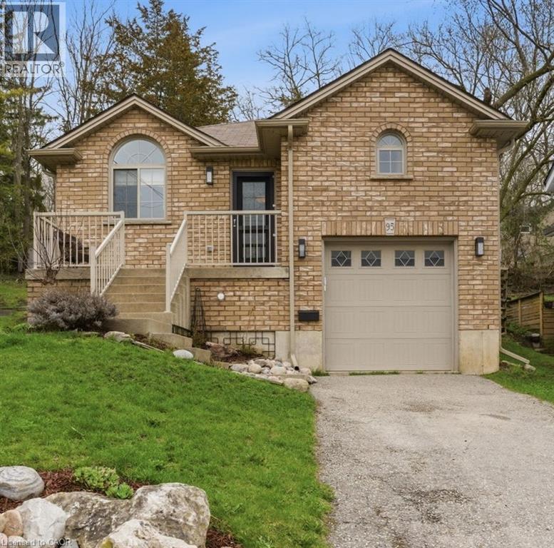 95 WEST RIVER Street, Paris