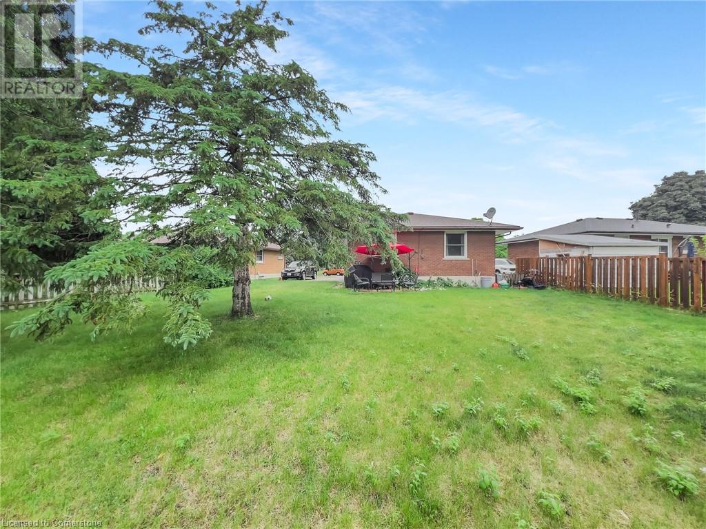 30 BLUERIDGE Crescent, Brantford