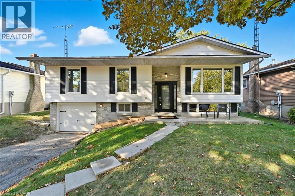 19 AARON Drive, Port Dover