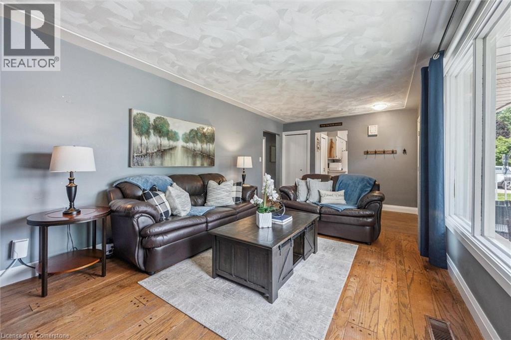 437 DAVIDSON Avenue S, Listowel