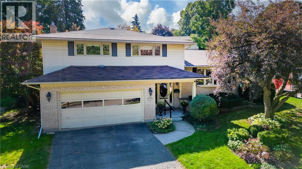 15 BUTTONWOOD Drive, Kitchener