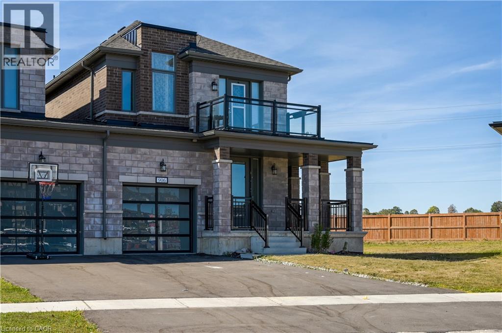 906 SOBESKI Avenue, Woodstock