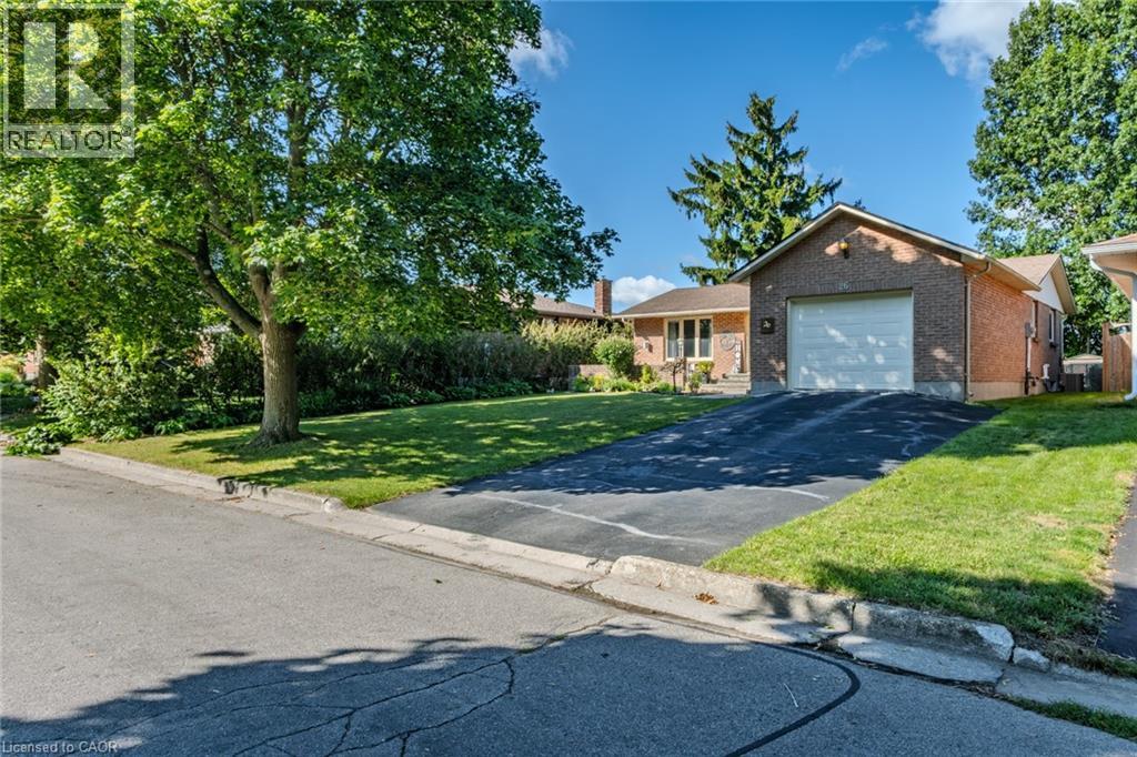 26 DOUGLAS Avenue, Simcoe