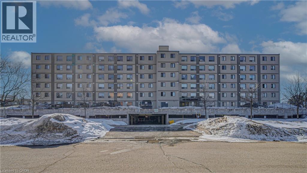 18 HOLBORN Court UnitNo. 610, Kitchener