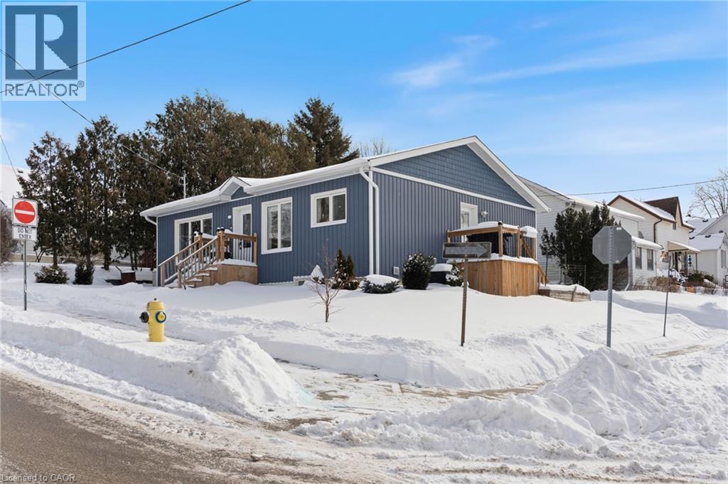 32 NICHOL Street W, Waterford