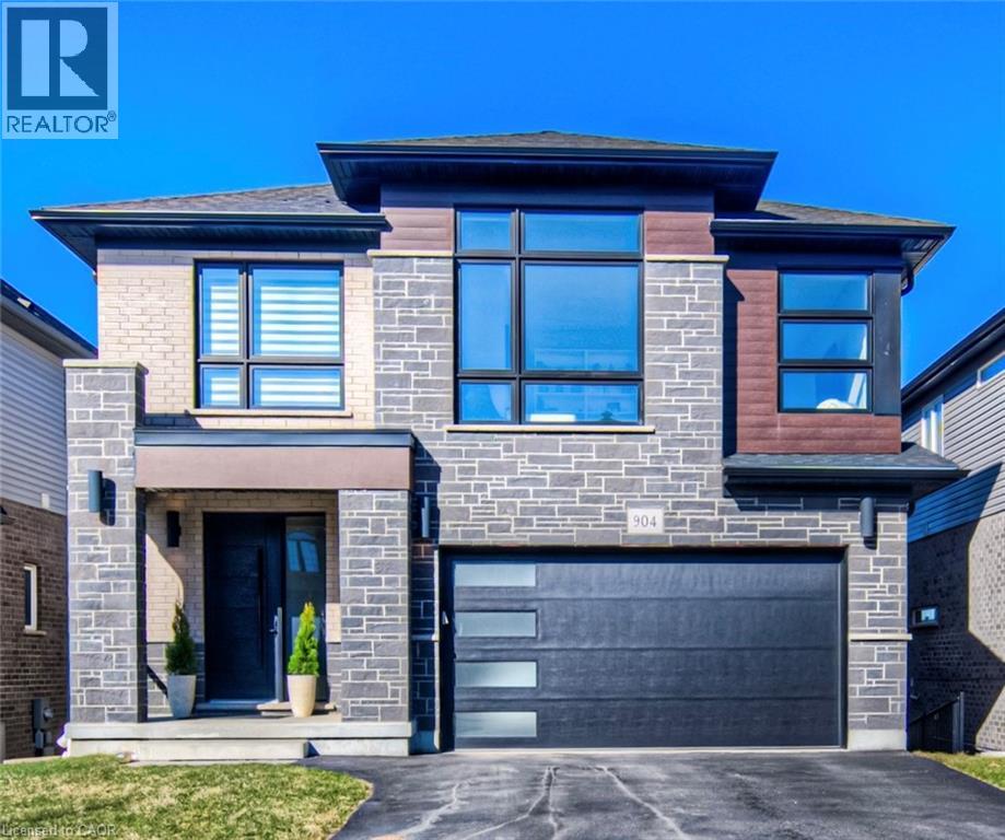 904 THOMAS PEDDER Court, Kitchener