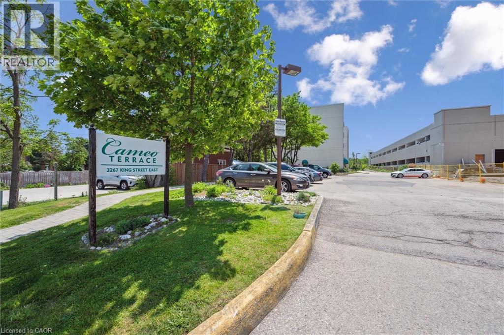 3267 KING Street E UnitNo. PH6, Kitchener