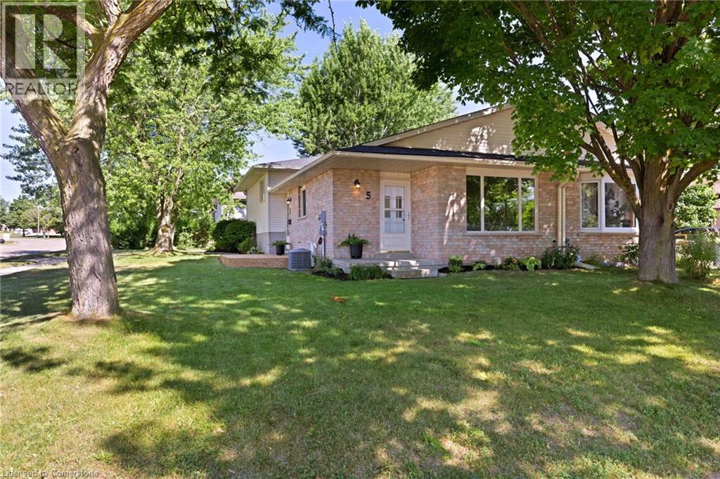 5 UXBRIDGE Crescent, Kitchener
