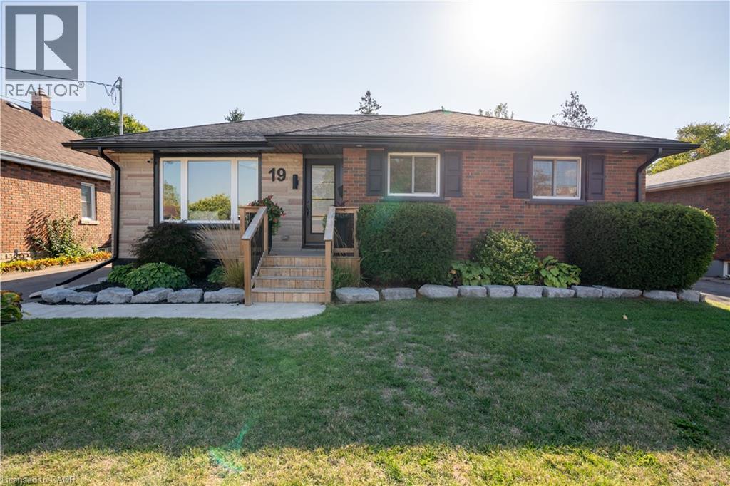 19 RUSSELL Street, Brantford