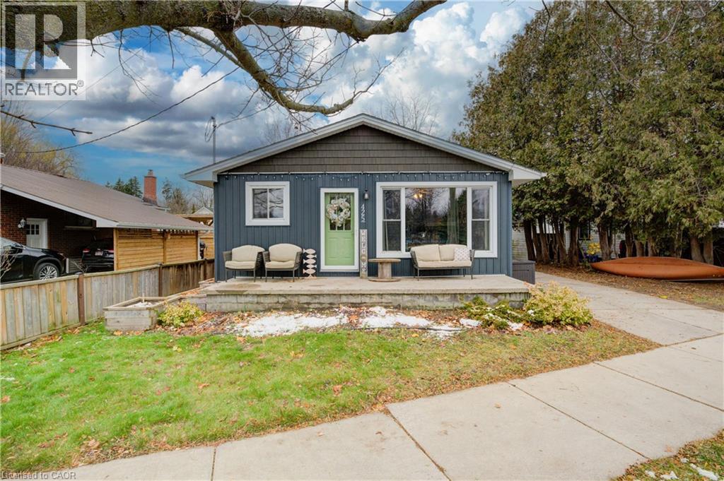 425 ST. PATRICK Street, Port Dover