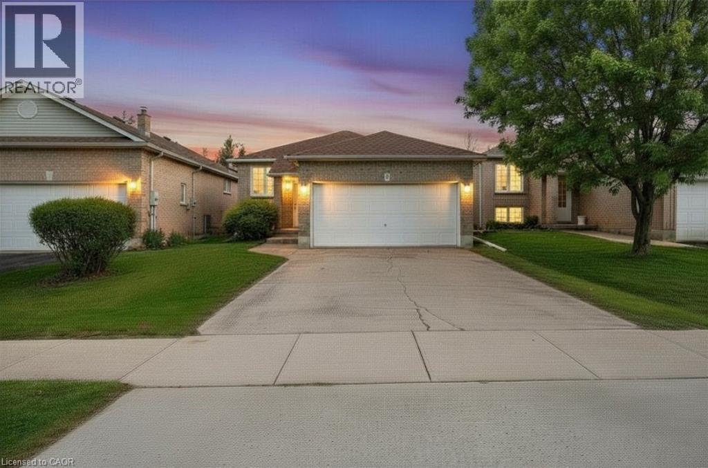 8 BRADLEY Lane, Brantford