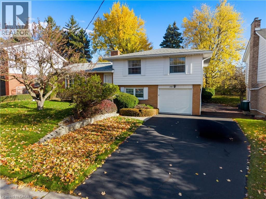30 THORNRIDGE Crescent, Kitchener