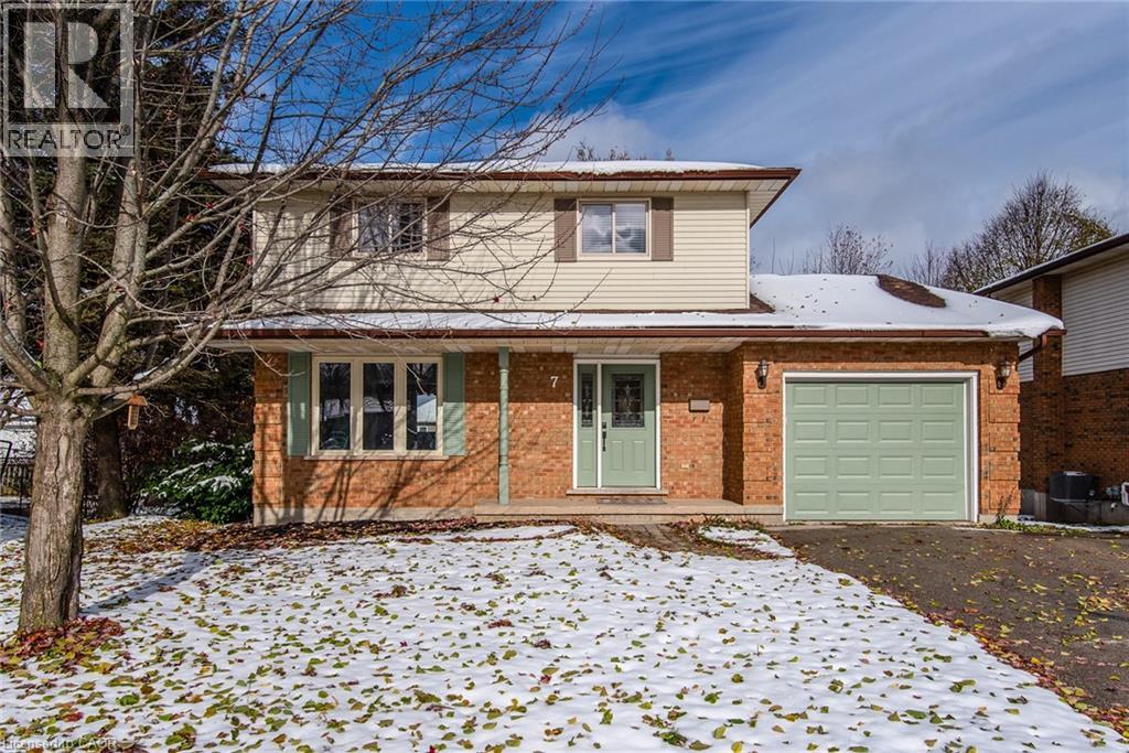 7 CAMPBELL Place, Wellesley