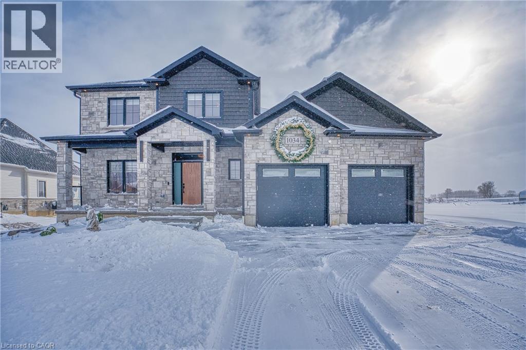 1034 WALTON Avenue N, Listowel