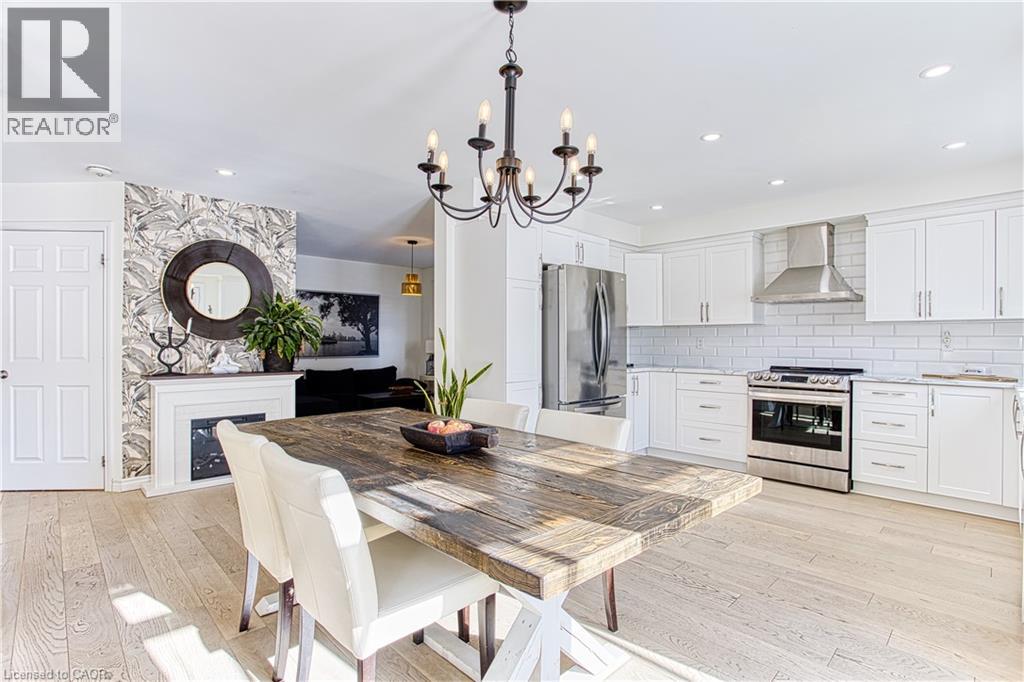 32 HUDSON Drive, Cayuga