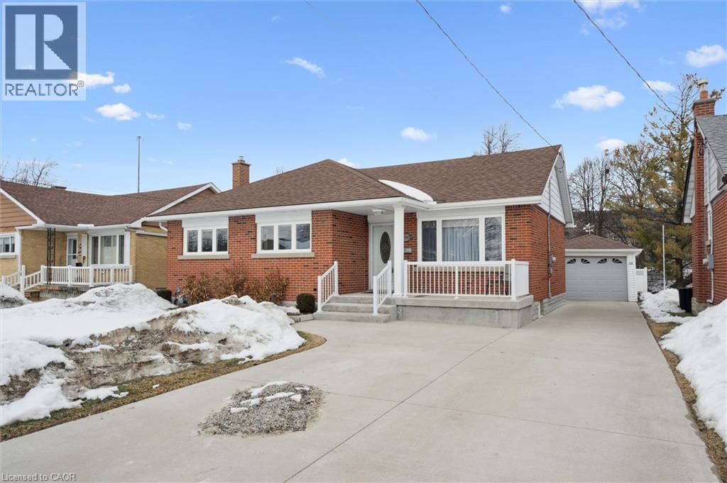 390 DUMFRIES Avenue, Kitchener