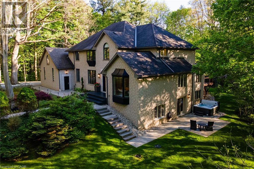 18 ELDER Crescent, Ancaster