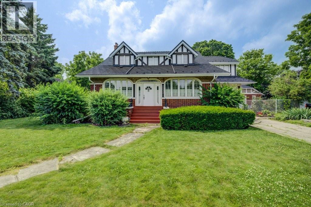 2032 CORONATION Avenue, Cambridge