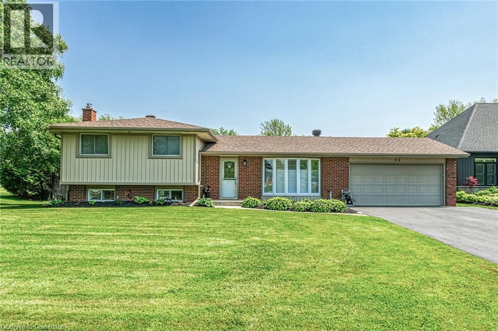 33 ECHO Street E, Cayuga