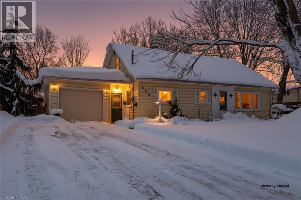 670 ELM Avenue N, Listowel