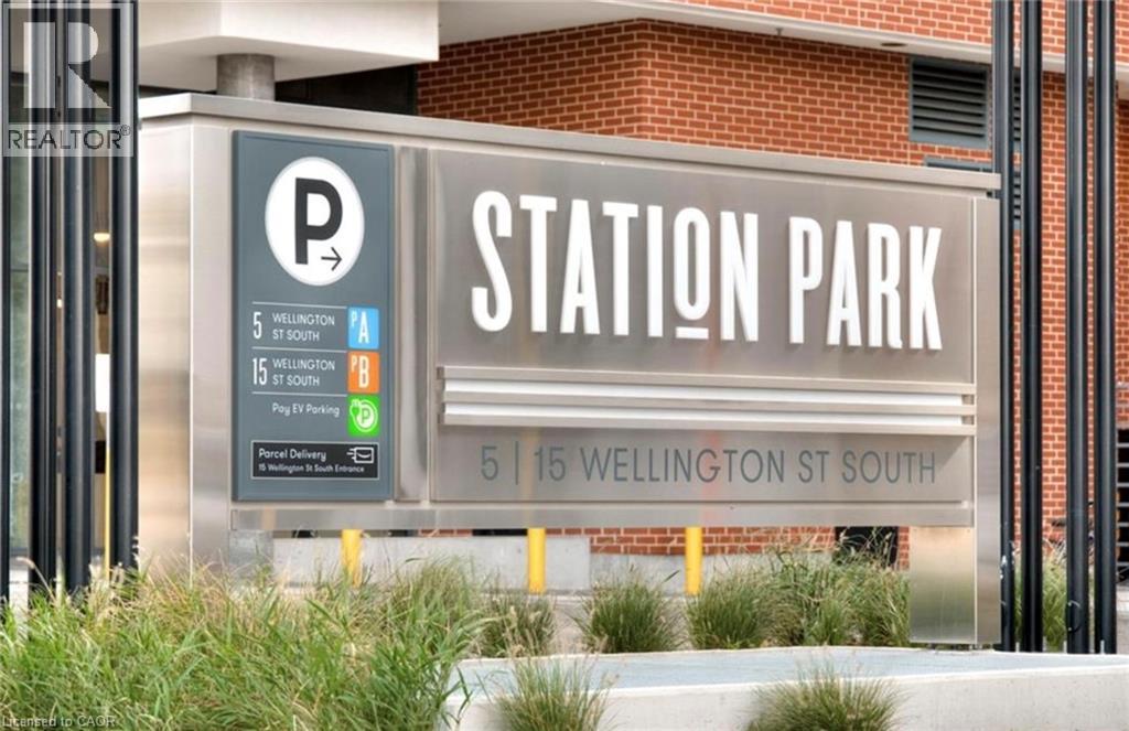 15 WELLINGTON Street S UnitNo. 1704, Kitchener