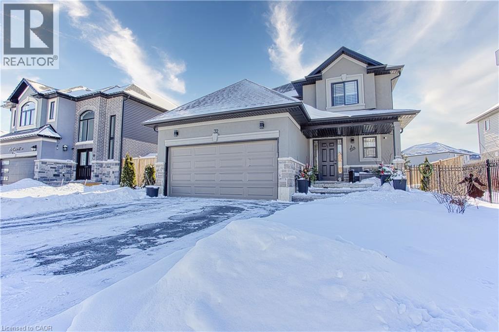 32 HUDSON Drive, Cayuga