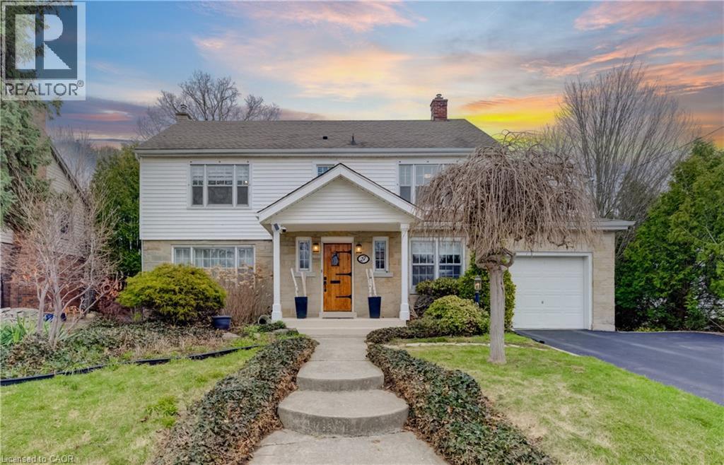 27 LOWREY Avenue S, Cambridge