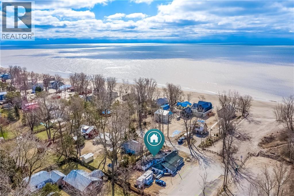 2 BEACH Avenue, Port Rowan