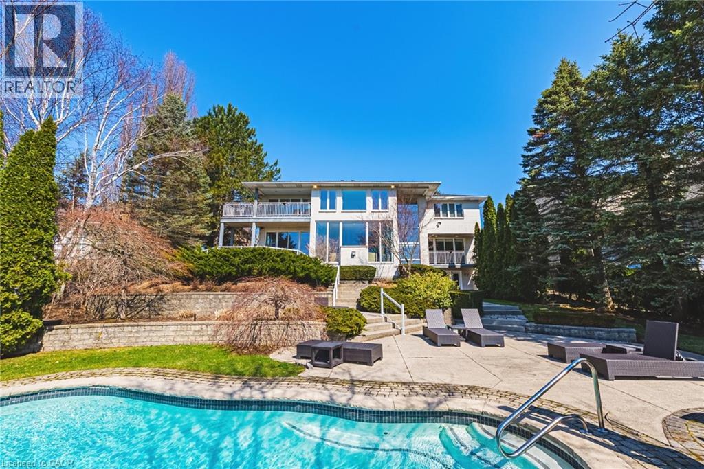 2 ANSLOW Court, Dundas