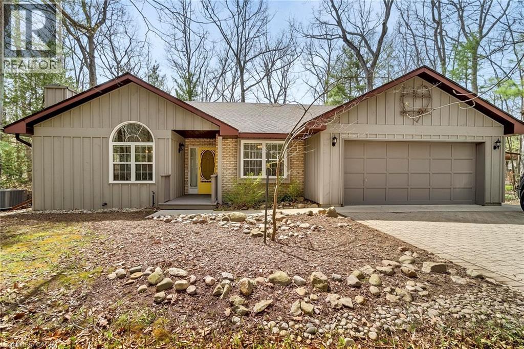 10325 GRAND OAKS Drive, Grand Bend