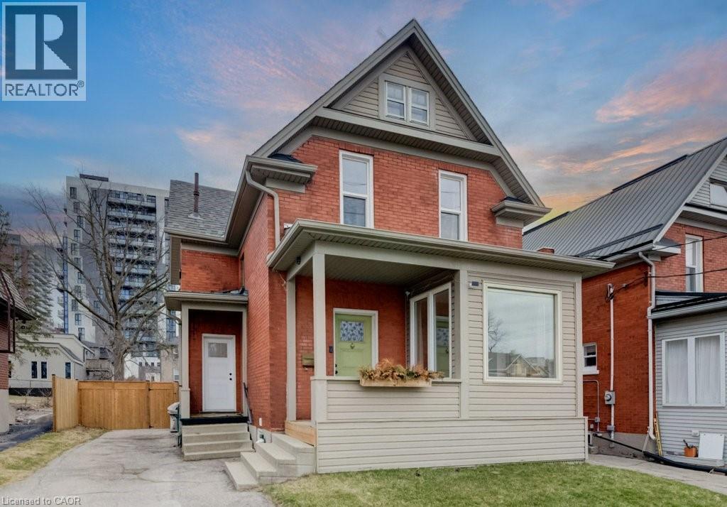 8 SPRING Street E, Waterloo