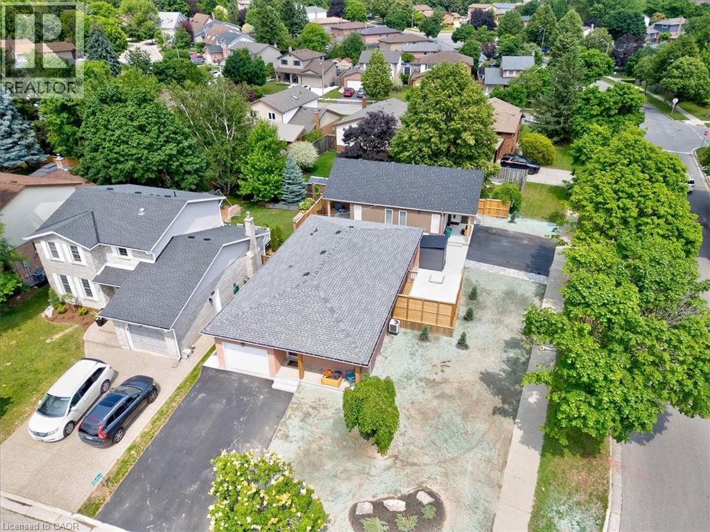2 PIPERS GREEN Court, Kitchener
