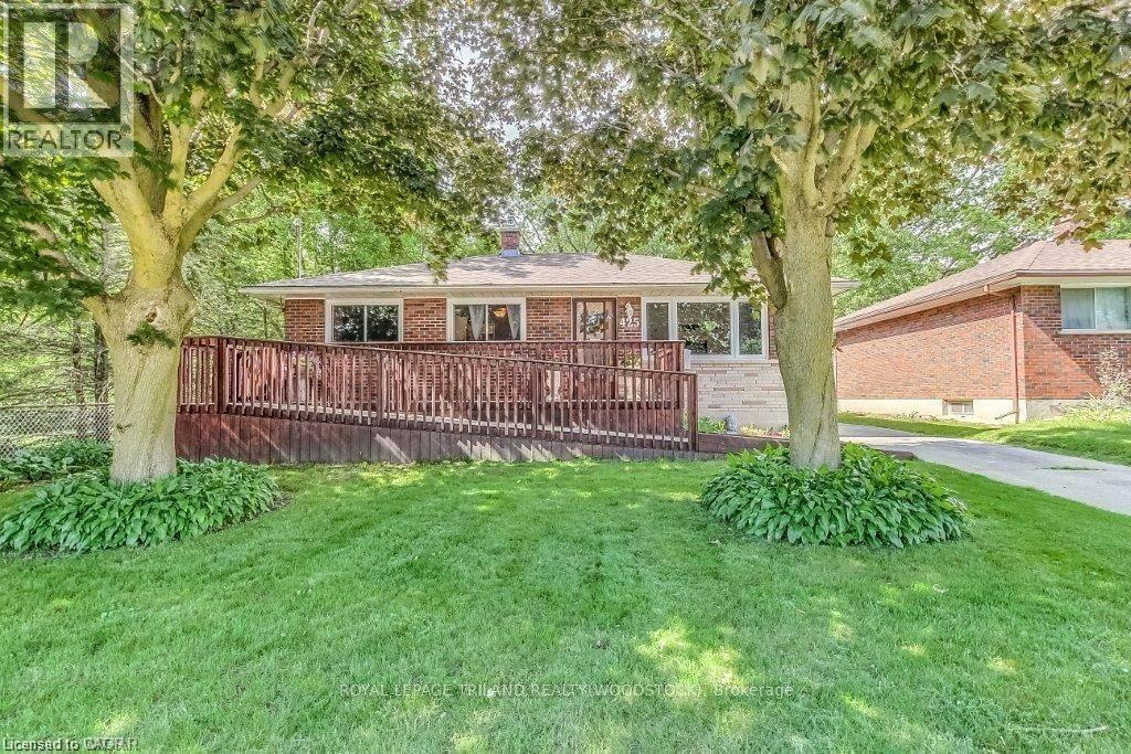 425 HENRY Street, Woodstock