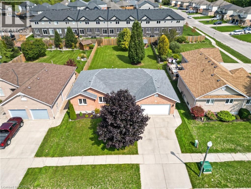 215 BAMFORD Drive, Listowel