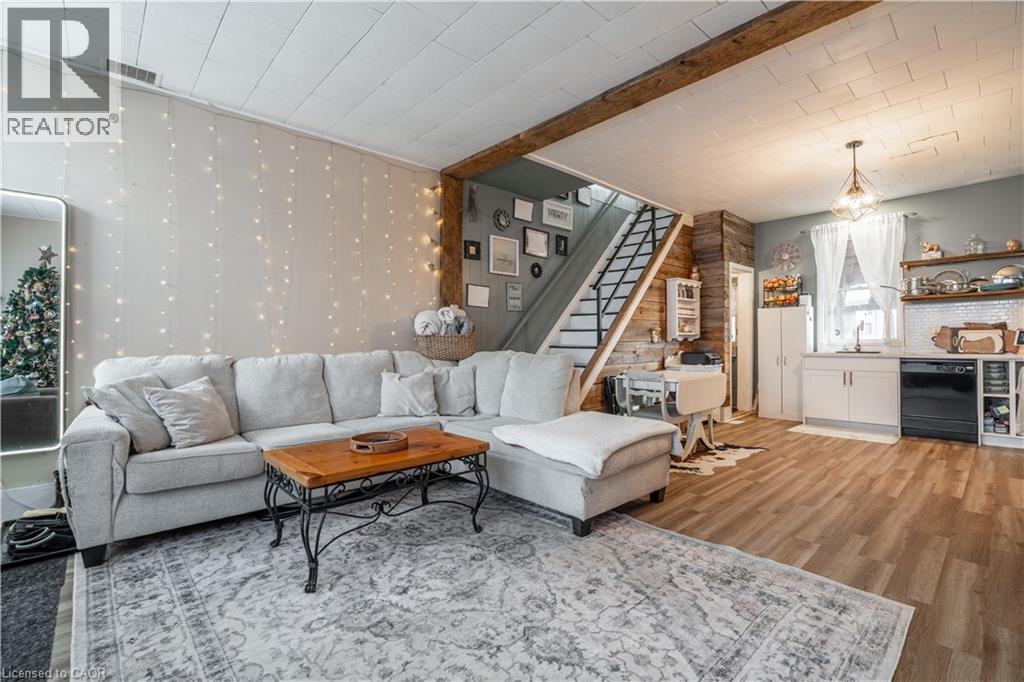 18 KING Street UnitNo. A&B, Cayuga