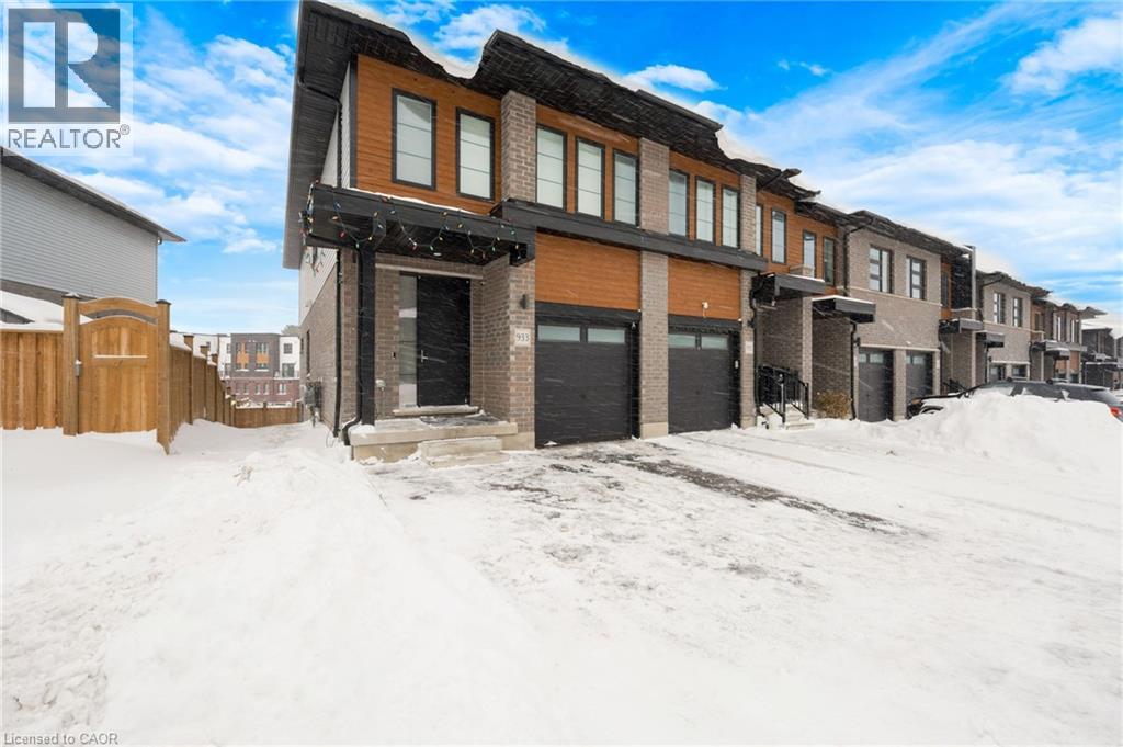 933 ROBERT FERRIE Drive, Kitchener