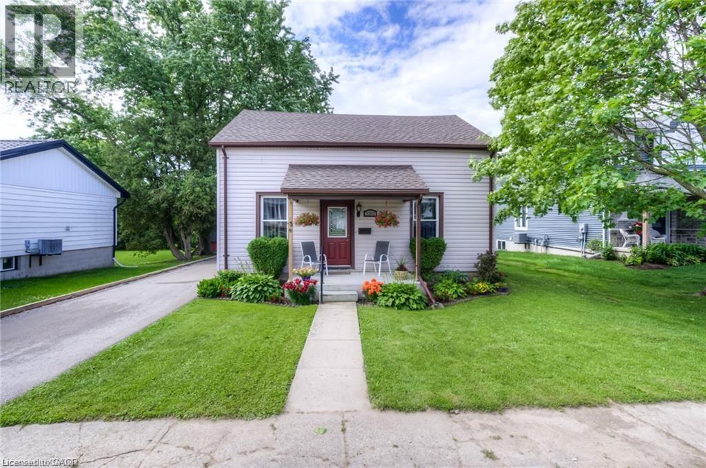 2207 WILLIAM SHAKESPEARE Street, Shakespeare