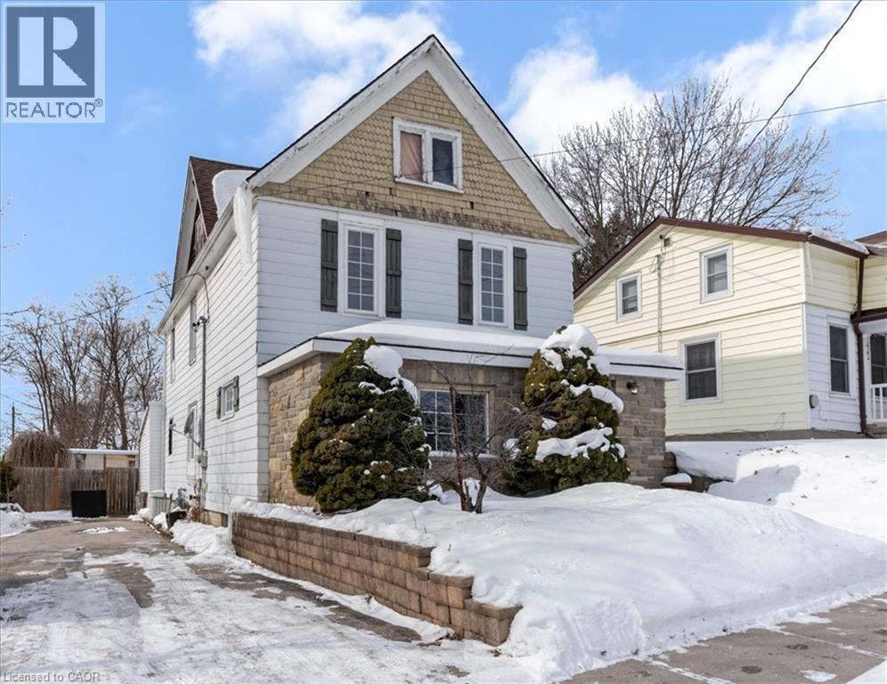 32 MAIN Street N, Waterford