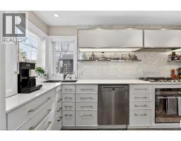 11 PEEL Street - 11