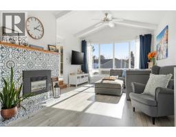 81 THOMSON Drive - 5