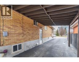 101 VICTOR Boulevard - 43