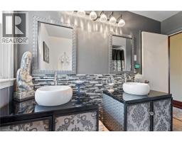 2 CARLETON Street N - 18